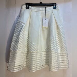 English Rose White A Line Skirt Patterned Lace Lined Size Medium NWT